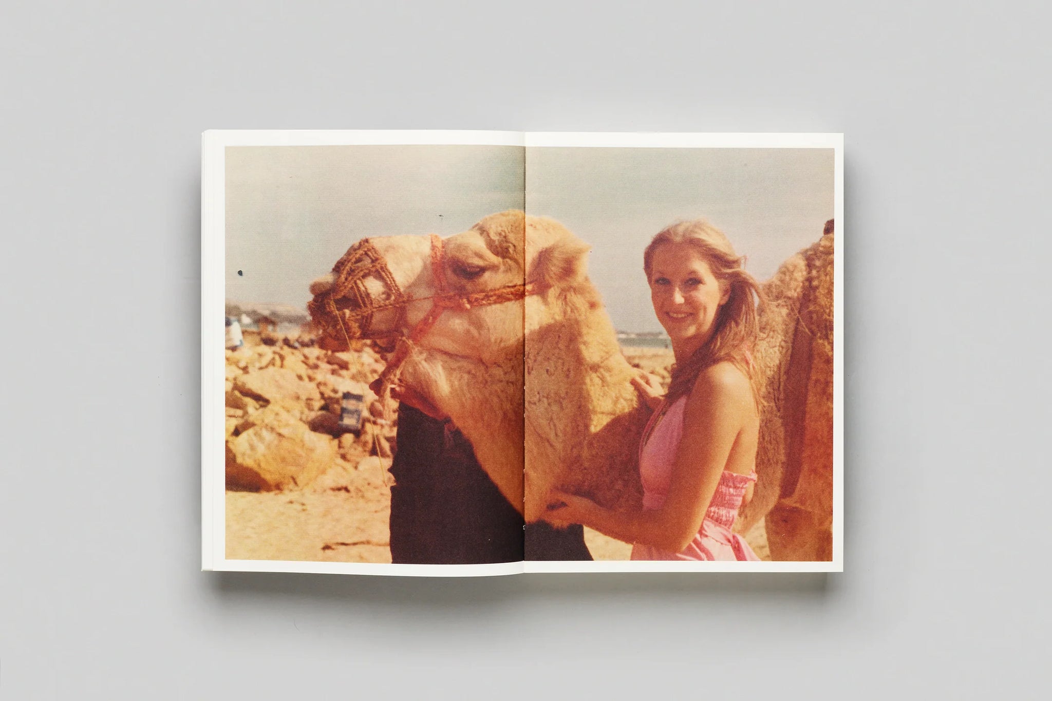 INCOMPLETE ENCYCLOPEDIA OF TOUCH - Erik Kessels, Karel de Mulder, Thomas Sauvin